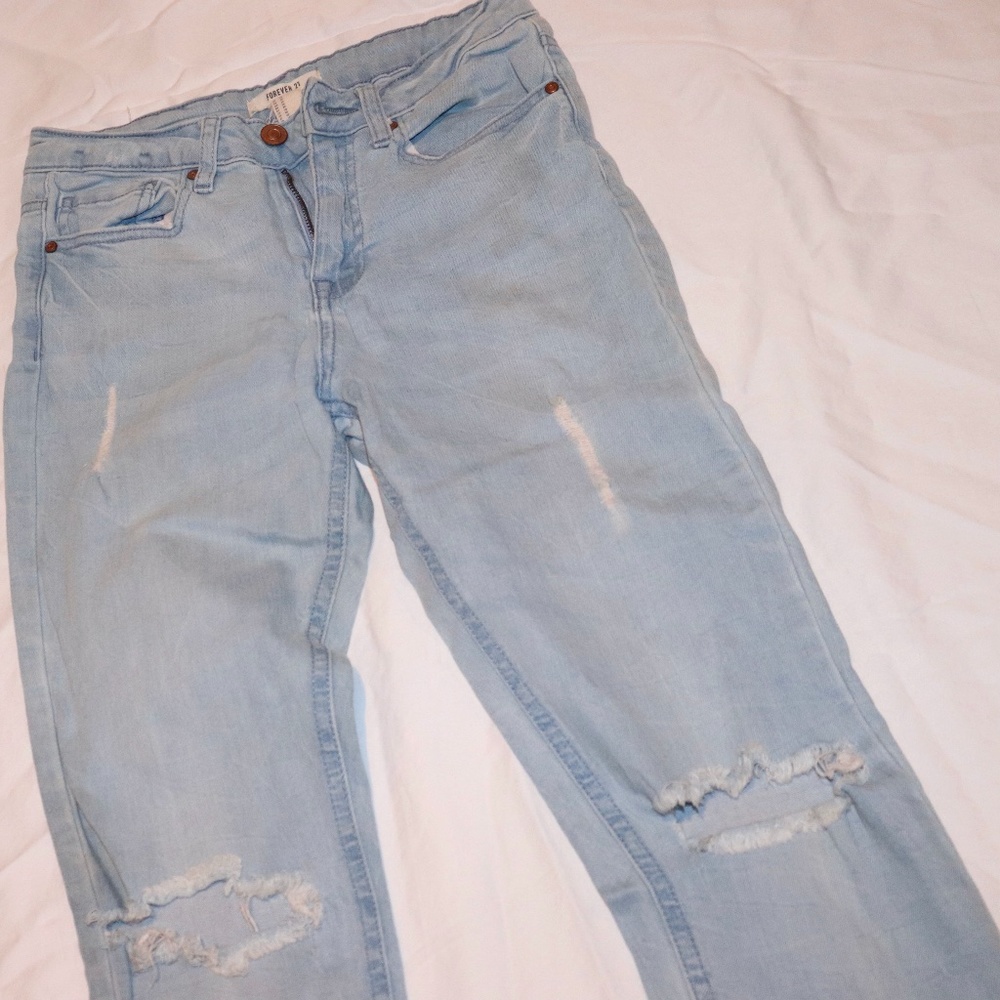 Light Wash Ripped Jeans